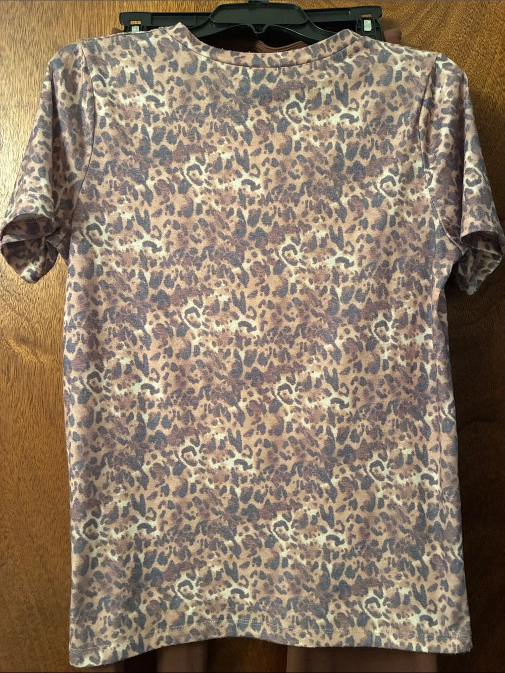 Women size medium brown leopard print T shirt